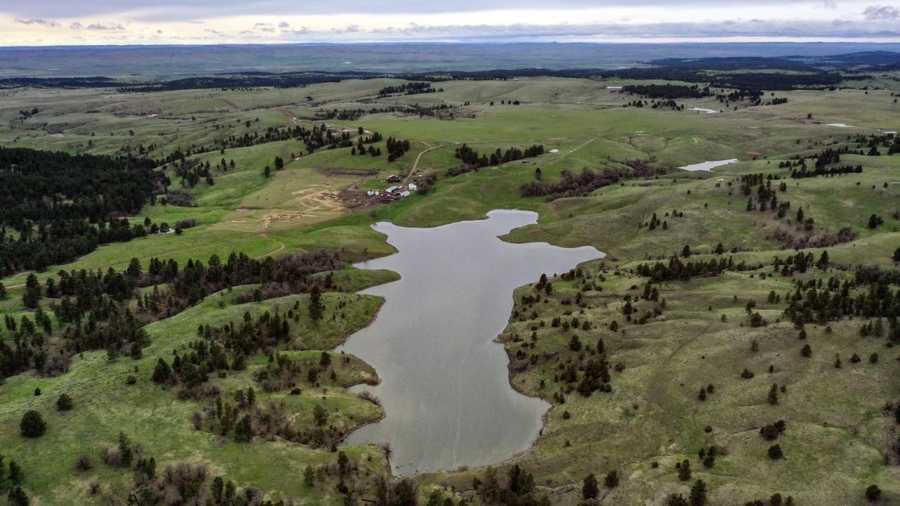 Lake Guest Ranch Villa Devils Tower Bagian luar foto