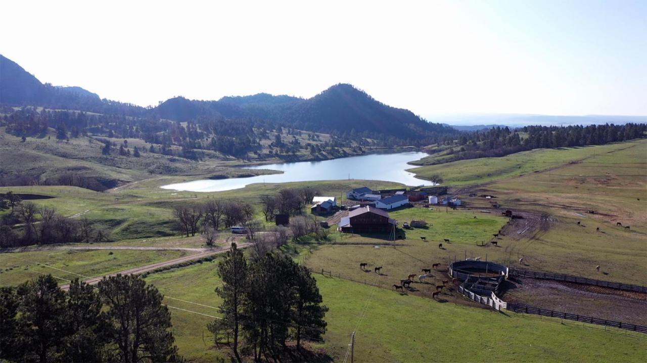 Lake Guest Ranch Villa Devils Tower Bagian luar foto
