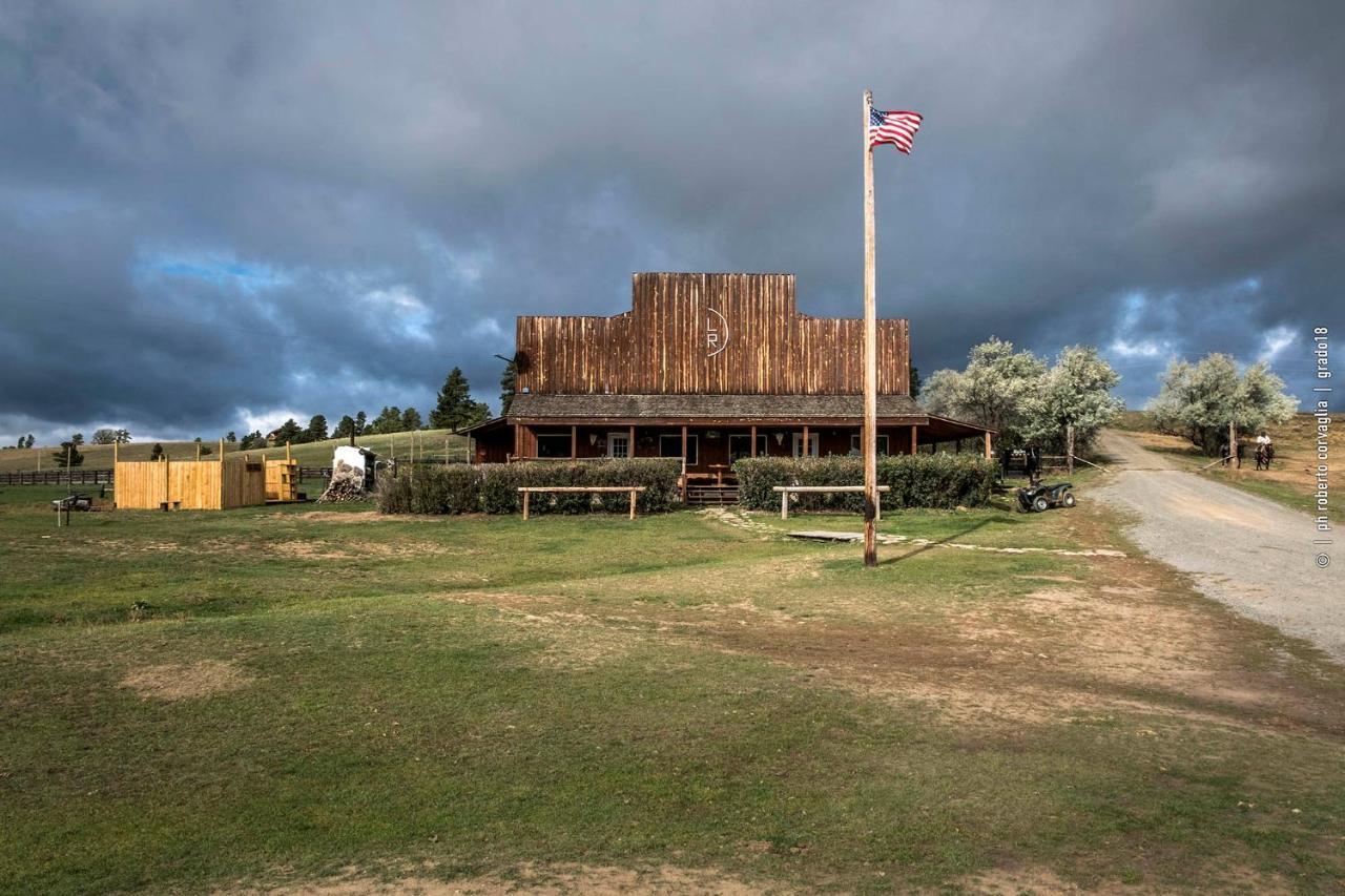 Lake Guest Ranch Villa Devils Tower Bagian luar foto