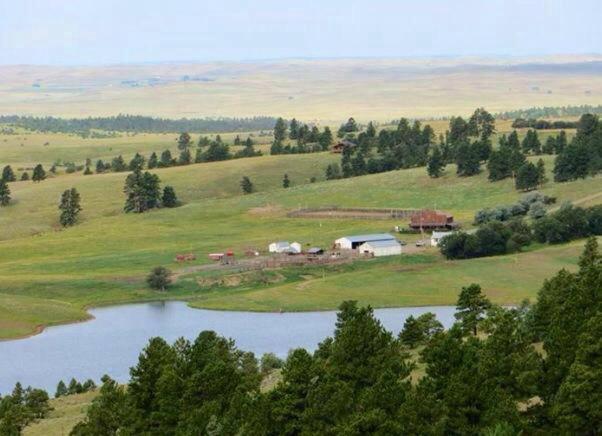 Lake Guest Ranch Villa Devils Tower Bagian luar foto